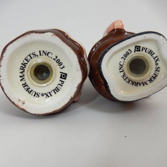 Publix Seasons Greetings, Pilgrim Pair Salt and Pepper Shaker - Picture 6 of 11